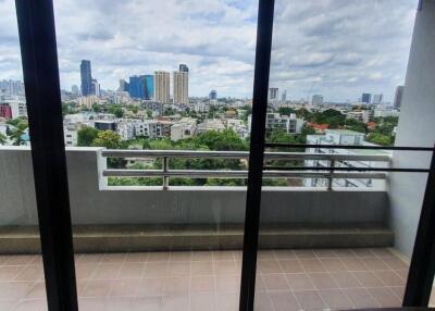 3 bedrooms 2 bathrooms size 171sqm. Charoenjai Place for Rent 65,000 THB