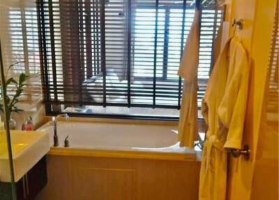 1 Bedroom 1 Bathroom Size 80sqm Villa Asoke for Rent 40,000THB for Sale 10 MB