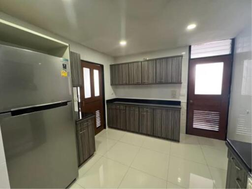 3 Bedrooms 3 Bathrooms Size 223sqm. President Park 24 for Rent 53,000 THB