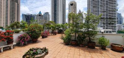 3 bedrooms 2 bathrooms 165sqm Sriwattana Apartment 45000THB