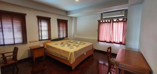 3 bedrooms 2 bathrooms 165sqm Sriwattana Apartment 45000THB