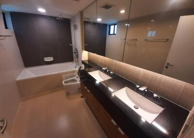3 Bedrooms 3 Bathrooms Size 285sqm. Sukhumvit 59 for Rent 95,000 THB