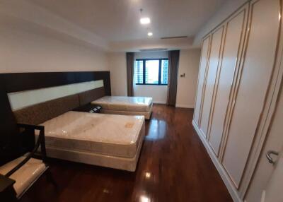 3 Bedrooms 3 Bathrooms Size 285sqm. Sukhumvit 59 for Rent 95,000 THB