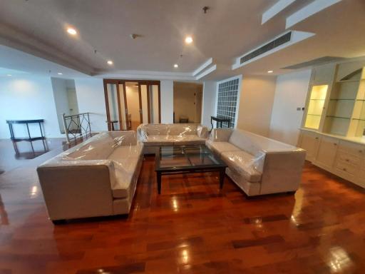 3 Bedrooms 3 Bathrooms Size 285sqm. Sukhumvit 59 for Rent 95,000 THB