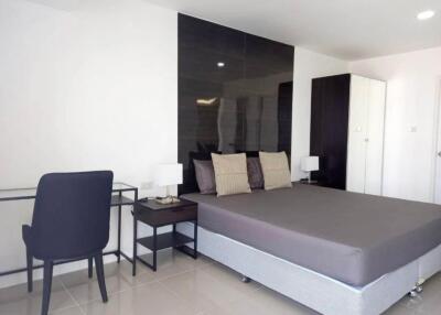 2 Bedrooms 1 Bathroom Size 81sqm. Waterford Diamond Tower for Rent 35,000 THB