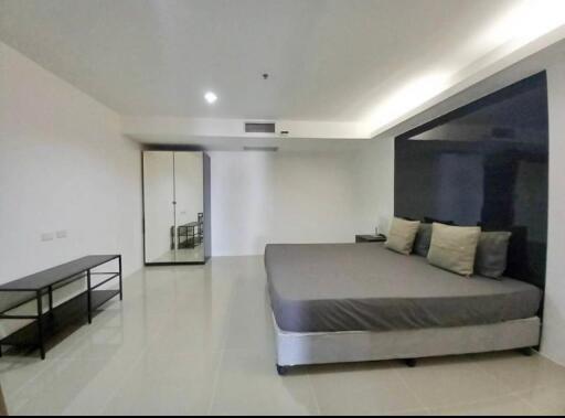 2 Bedrooms 1 Bathroom Size 81sqm. Waterford Diamond Tower for Rent 35,000 THB