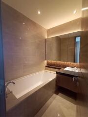 2 Bedrooms 2 Bathrooms Size 104sqm. Magnolias Ratchadamri Boulevard for Rent 80,000 THB