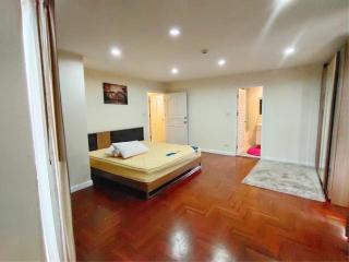 2 Bedrooms 2 Bathrooms Size 144sqm. Silom Condominium for Rent 45,000 THB