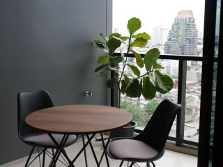 2 Bedrooms 2 Bathrooms Size 68sqm. Lofts Silom for Rent 50,000 THB