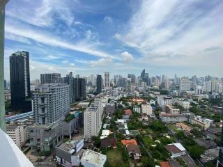 3 Bedrooms 3 Bathrooms Size 260sqm. Fifty Fifth Tower for Rent 23mTHB