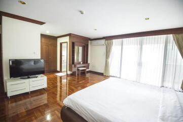 4 Bedrooms 5 Bathrooms Size 420sqm. Sachayan Court for Rent 110,000 THB