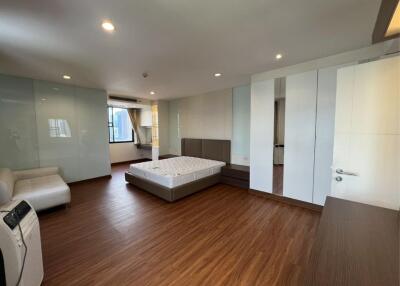 2 Bedrooms 2 Bathrooms Size 250sqm. Prime Mansion Sukhumvit 31 for Rent 80,000 THB for Sale 25mTHB