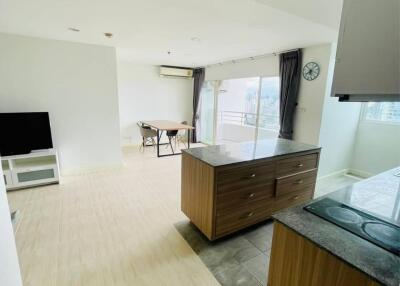 2 Bedrooms 2 Bathrooms Size 96sqm. Topview Tower for Rent 35,000 THB