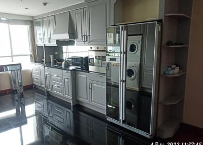 3 Bedrooms 3 Bathrooms Size 170sqm. Langsuan for Rent 90,000 THB