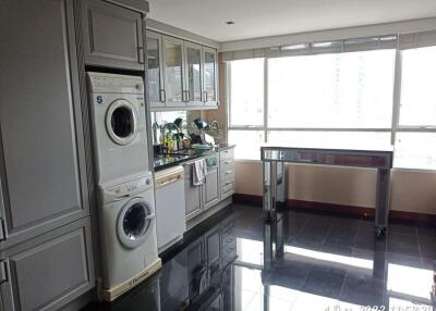 3 Bedrooms 3 Bathrooms Size 170sqm. Langsuan for Rent 90,000 THB