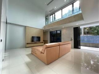 4 Bedrooms 5 Bathrooms Size 140sqm. Ekkamai Soi 8 for Rent 250,000 THB for Sale 100,000,000 THB