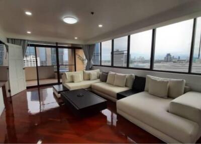 3 Bedrooms 4 Bathrooms Size 325sqm. Ruamsuk Condominium for Rent 140,000 THB