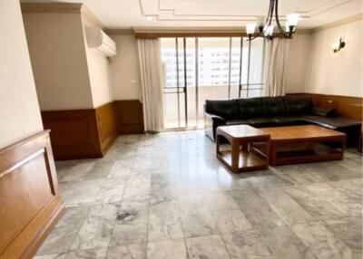 3 Bedrooms 3 Bathrooms Size 250sqm. Sukhumvit 31-39 for Rent 60,000 THB