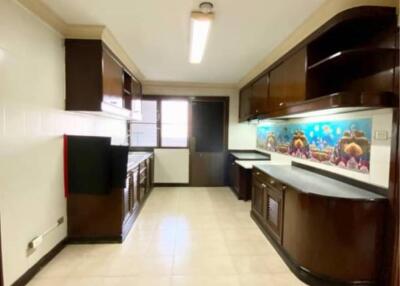 3 Bedrooms 3 Bathrooms Size 250sqm. Sukhumvit 31-39 for Rent 60,000 THB