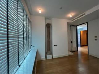 3 Bedrooms 3 Bathrooms Size 189sqm. Bright Sukhumvit 24 for Rent 130,000 THB