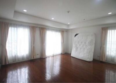 2 Bedrooms 2 Bathrooms Size 96sqm. La Vie En Rose Place condominium for Rent 45,000 THB