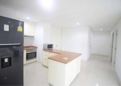 2 Bedrooms 2 Bathrooms Size 96sqm. La Vie En Rose Place condominium for Rent 45,000 THB