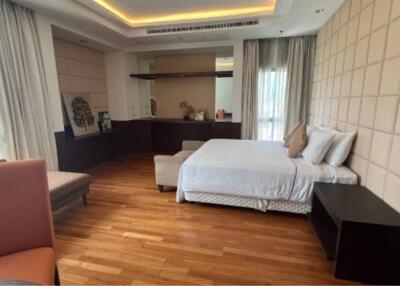 3 Bedrooms 3 Bathrooms Size 200sqm. Royal Residence Park for Rent 140,000 THB