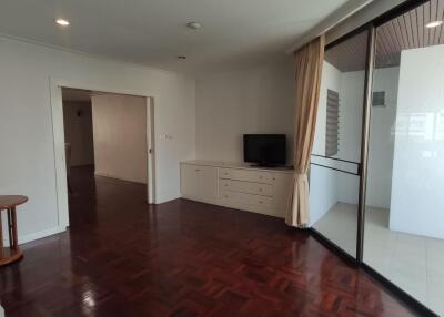 3 Bedrooms 3 Bathrooms Size 275sqm. Belair Mansion for Rent 50,000 THB