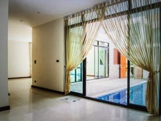 HOUSE  4 Bedrooms 5 Bathrooms Size 425sqm. Em Villas Soi 24 for Rent 200,000 THB