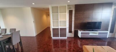 2 Bedrooms 2 Bathrooms Size 160sqm. Siam Court for Rent 45,000 THB