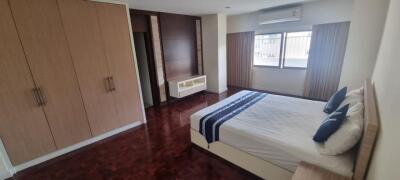 2 Bedrooms 2 Bathrooms Size 160sqm. Siam Court for Rent 45,000 THB