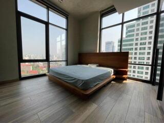 2 Bedrooms 2 Bathrooms Size 75sqm. The Lofts Asoke for Rent 58,000 THB