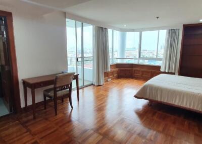 2 Bedrooms 2 Bathrooms Size 150sqm. Suan Phinit for Rent 63,000 THB