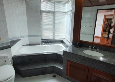 2 Bedrooms 2 Bathrooms Size 150sqm. Suan Phinit for Rent 63,000 THB