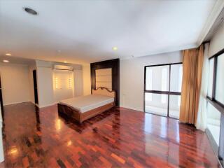 3 Bedrooms 4 Bathrooms Size 375sqm. Regent on the Park 1 for Rent 80,000 THB