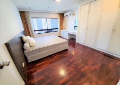 3 Bedrooms 4 Bathrooms Size 375sqm. Regent on the Park 1 for Rent 80,000 THB