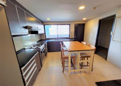 3 Bedrooms 4 Bathrooms Size 375sqm. Regent on the Park 1 for Rent 80,000 THB