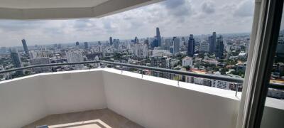 3 Bedrooms 3 Bathrooms Size 146sqm. Waterford Diamond Tower for Rent 60,000 THB