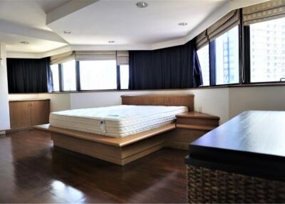3 Bedrooms 4 Bathrooms Size 260sqm. President park 24 for Rent 55,000 THB
