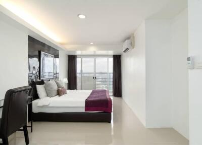 3 Bedrooms 3 Bathrooms Size 146sqm. Waterford Diamond Tower for Rent 65,000 THB