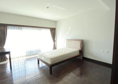 3 Bedrooms 3 Bathrooms Size 235sqm. baan thirapa for Rent 75,000 THB