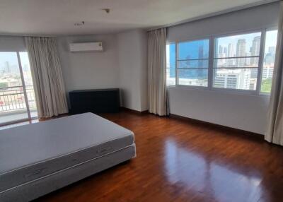 3 Bedrooms 3 Bathrooms Size 300sqm. Baan Suan Plu for Rent 100,000 THB