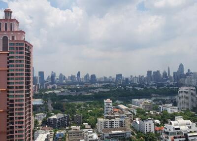 2 Bedrooms 2 Bathrooms Size 55sqm. Park 24 for Rent 55,000 THB