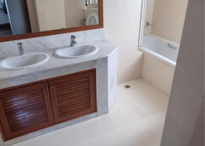 3 Bedrooms 3 Bathrooms Size 300sqm. Peng Seng Mansion for Rent 90,000 THB