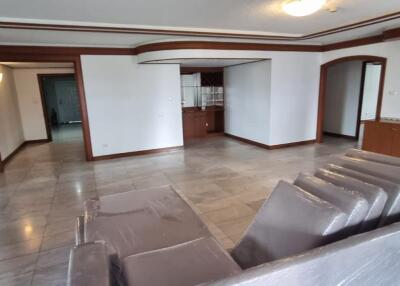 3 Bedrooms 3 Bathrooms Size 300sqm. Peng Seng Mansion for Rent 90,000 THB