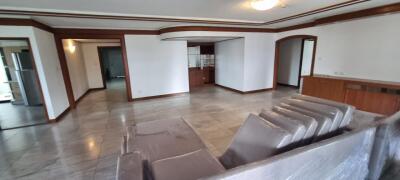 3 Bedrooms 3 Bathrooms Size 300sqm. Peng Seng Mansion for Rent 90,000 THB