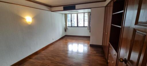 3 Bedrooms 3 Bathrooms Size 300sqm. Peng Seng Mansion for Rent 90,000 THB