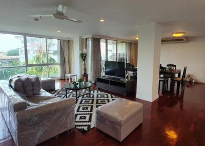 4 Bedrooms 4 Bathrooms 270sqm Sathorn Gallery Residences for rent 100 000Thb (negotiable)