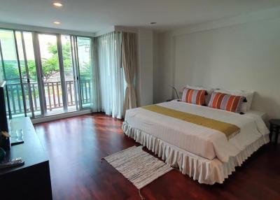 3 Bedrooms 3 Bathrooms 200sqm Sathorn Gallery Residences for rent 85000Thb (negotiable)