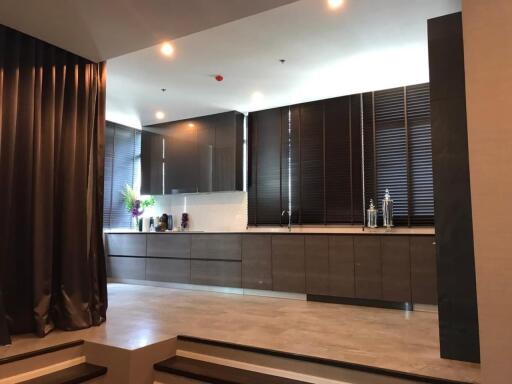 2 Bedrooms 2 Bathrooms 175 sqm Rental 110,000 thb/month Sale ฿ 28,840,000 The Capital Ekamai-Thonglor